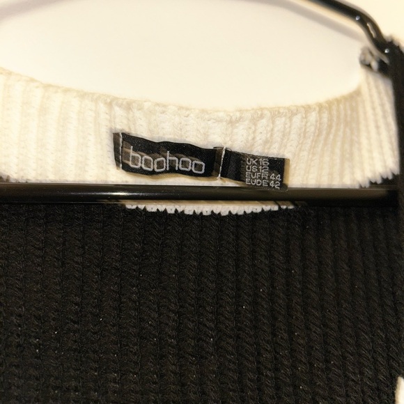 Boohoo Black and White V-Neck Sweater Vest - Picture 4 of 5
